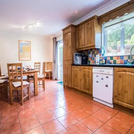 Superior 4 Bedroom House בית נופש