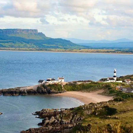 Superior 4 Bedroom House Vakantiehuis Moville