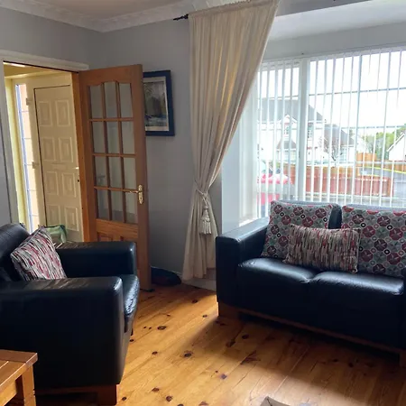 Superior 4 Bedroom House בית נופש