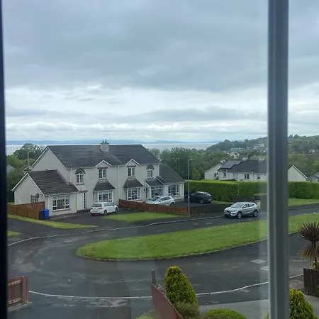 בית נופש Superior 4 Bedroom House *